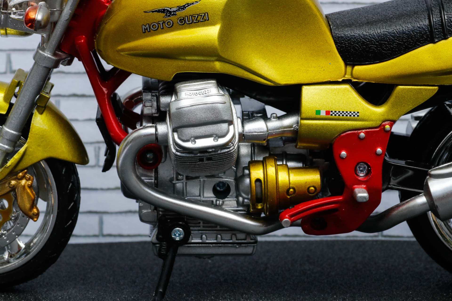 New Ray 1-12 Moto Guzzi V11 Sport